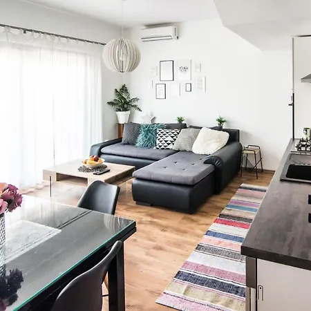 Two With Big Garden Near Beach Bacvice Апартаменты Сплит