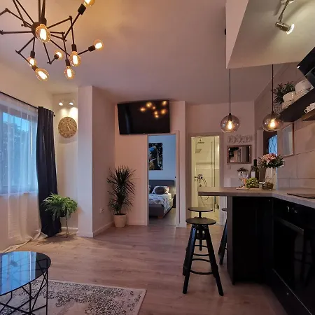 Two With Big Garden Near Beach Bacvice Апартаменты Сплит